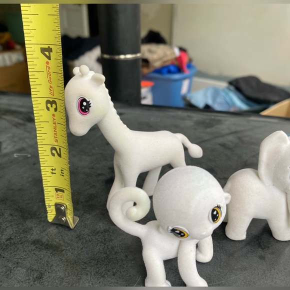 Crayola Lot 4 White Flocked Velvety Lion Giraffe Elephant & Monkey Play Animals - Picture 6 of 11